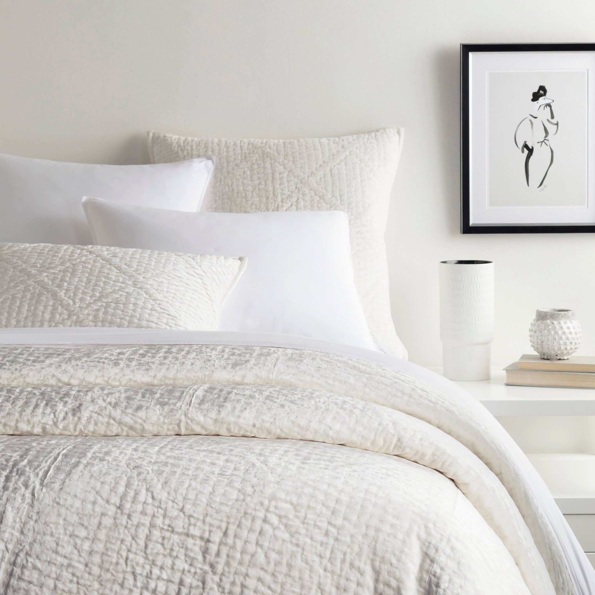 Parisienne Velvet Quilt | Dove White – Annie Selke