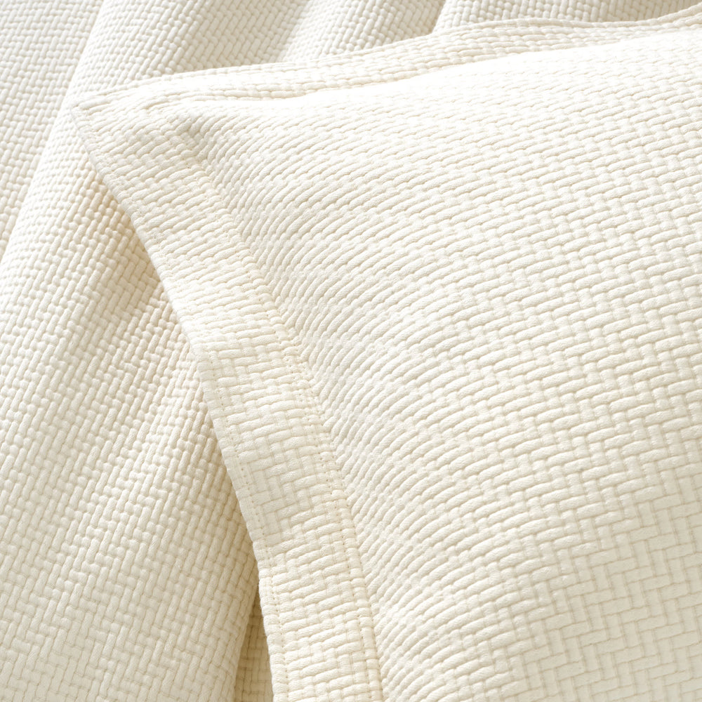 Interlaken Matelasse Coverlet | Ivory