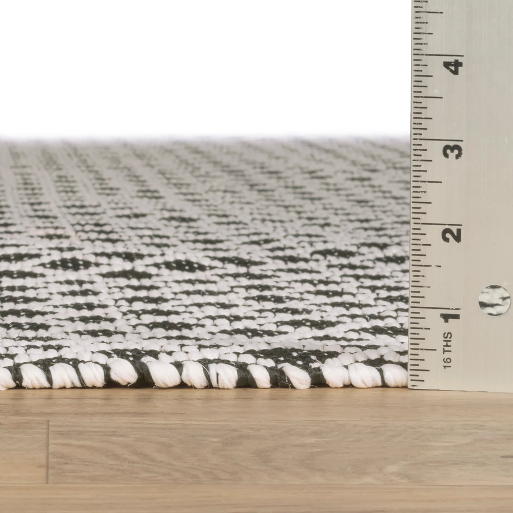 Trellis Handwoven Indoor/Outdoor Rug | Black