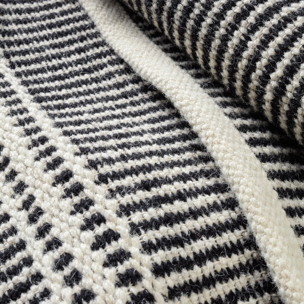 Malta Handwoven Wool Rug | Black/Ivory