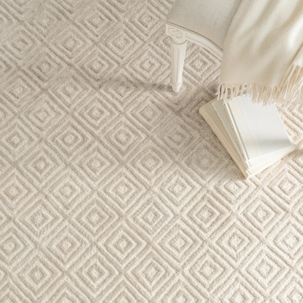 Cut Diamond Hand Tufted Wool/Viscose Rug | Silver