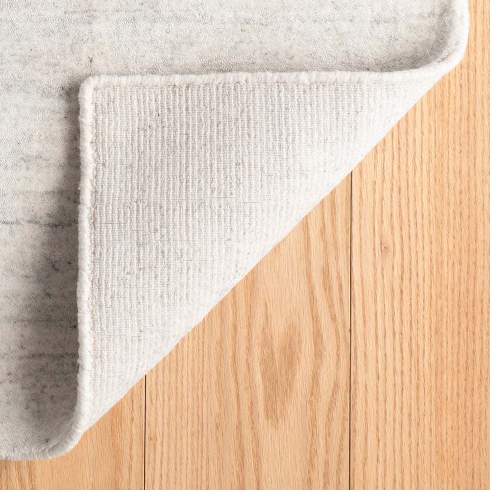 Icelandia Hand Knotted Viscose Rug | White