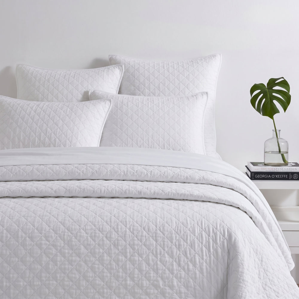 Amity Quilt | White