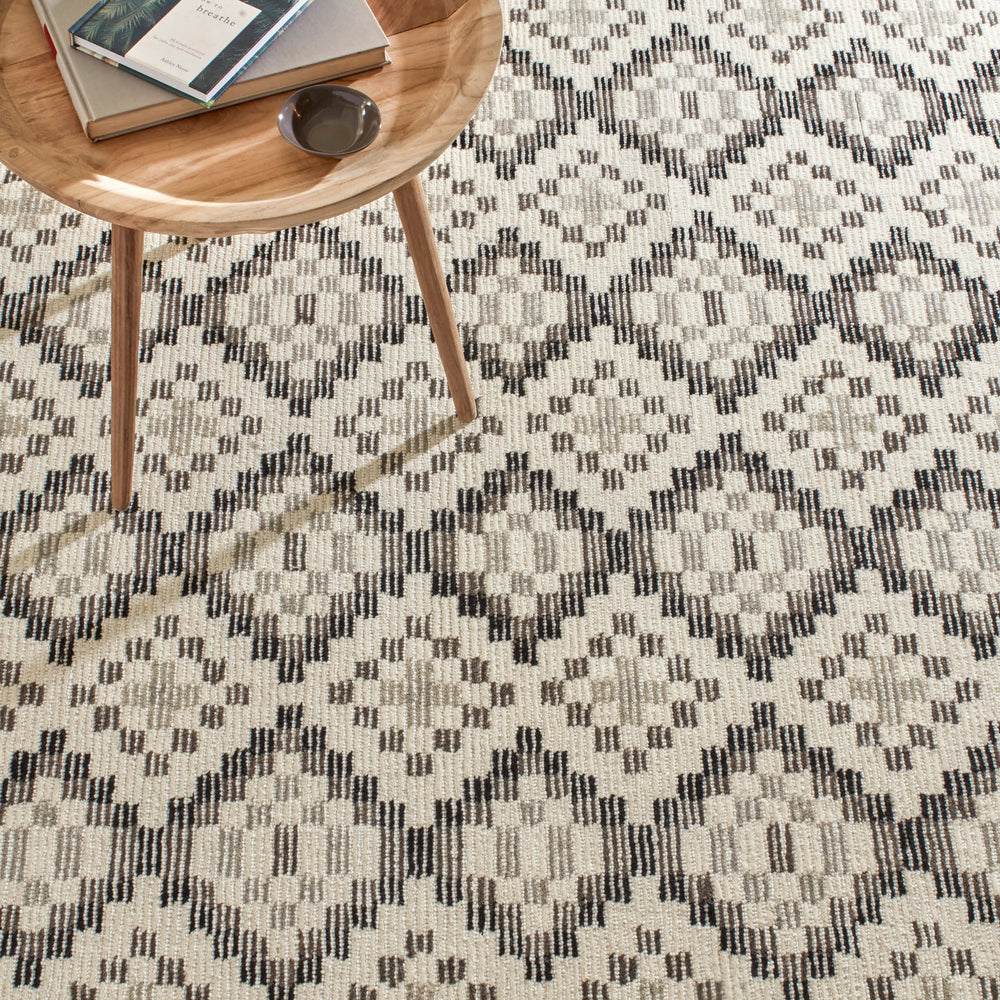 Diamond Cove Hand Tufted Wool Rug | Black