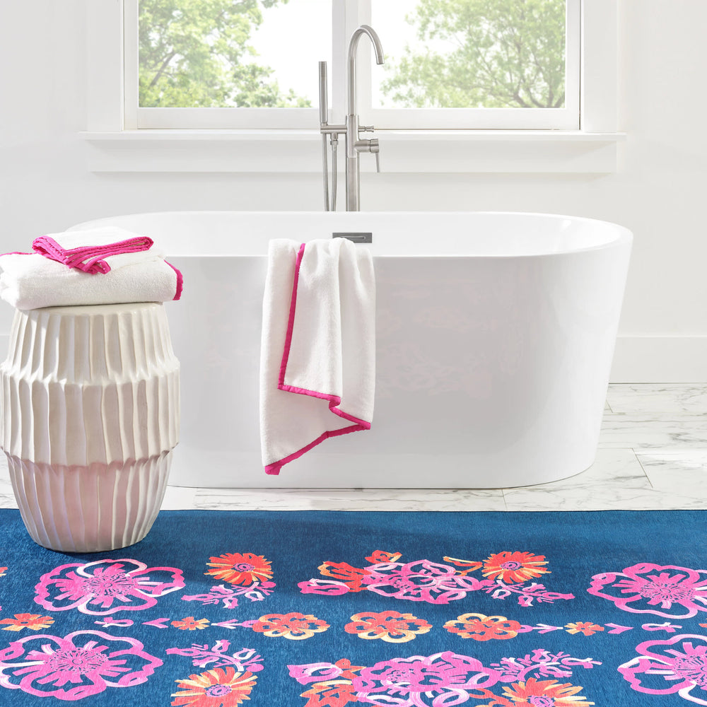 Graphic Gerbera Machine Washable Rug | Fuchsia