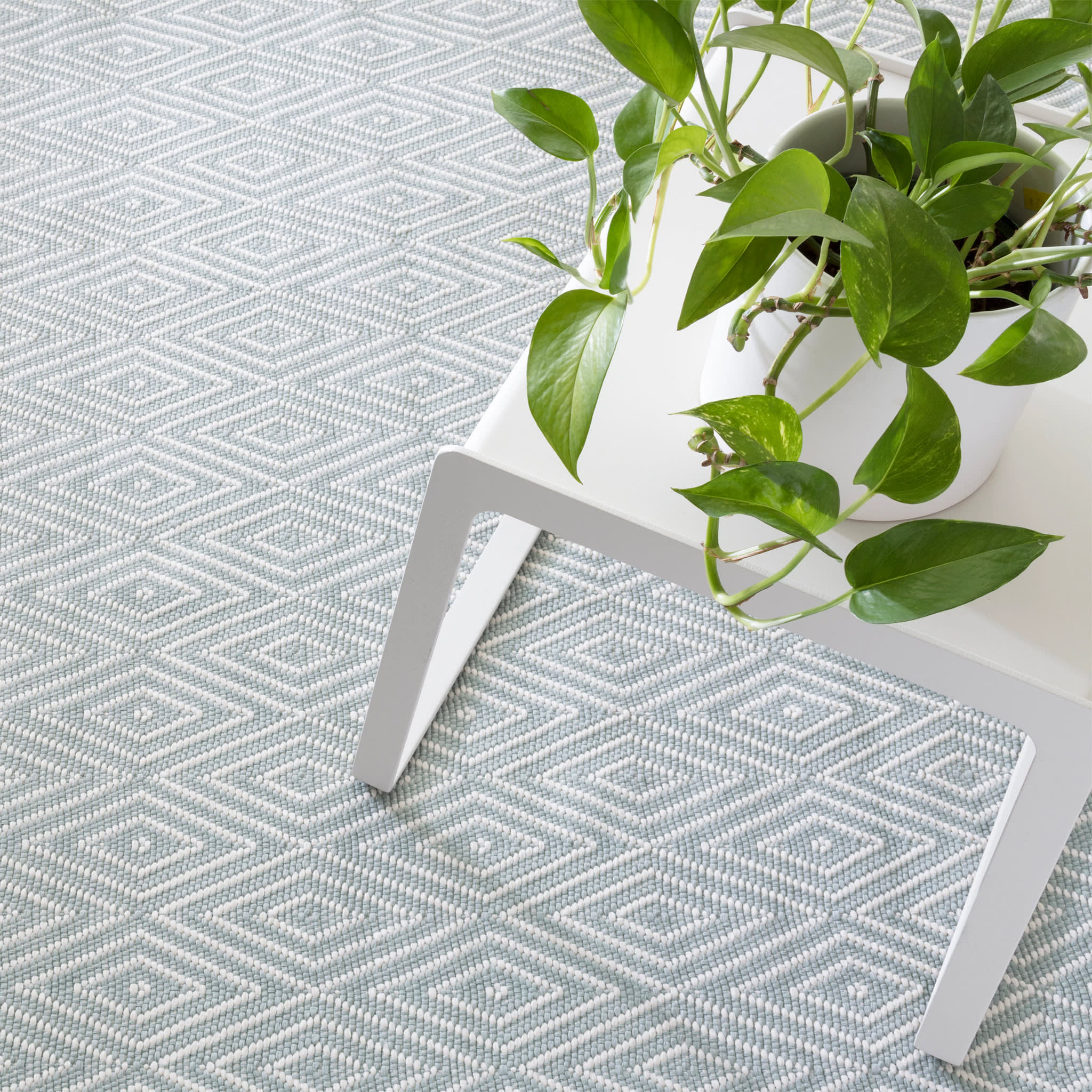 Diamond Light Blue/Ivory Handwoven Indoor/Outdoor Rug – Annie Selke