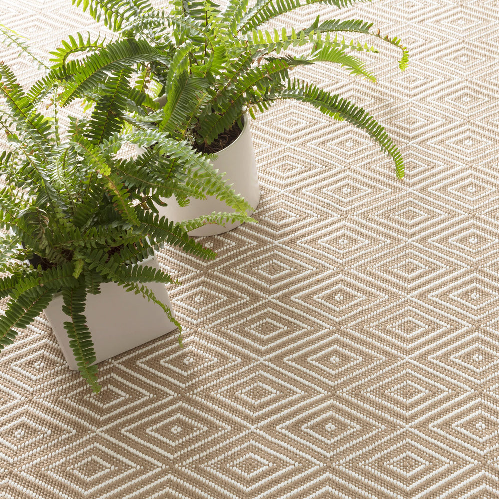Diamond Handwoven Indoor/Outdoor Rug | Khaki/White