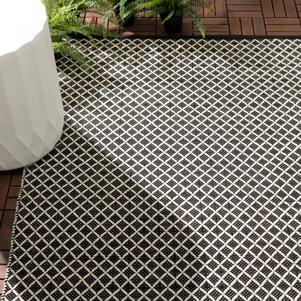 Trellis Handwoven Indoor/Outdoor Rug | Black