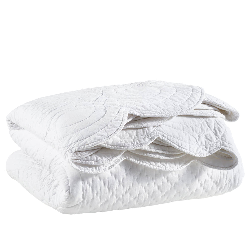 Power Shake Scallop Quilt | White