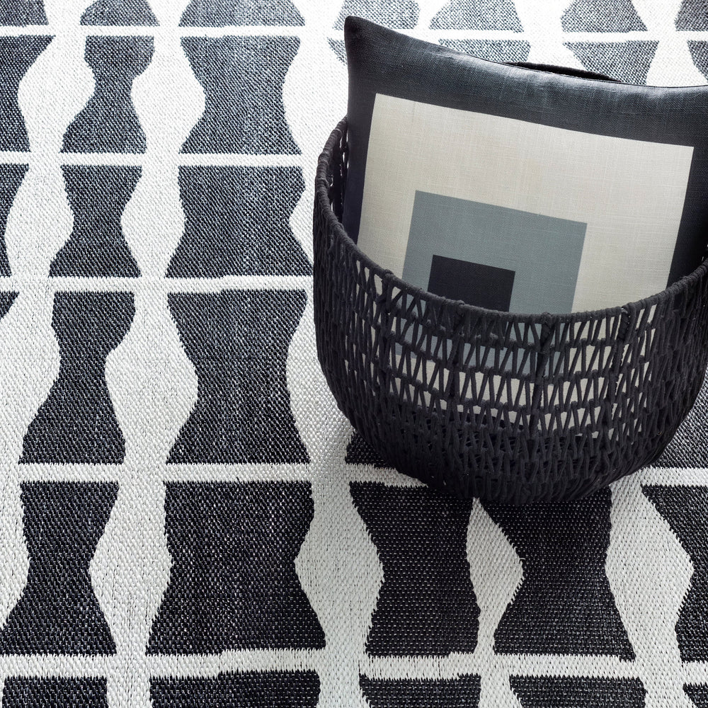 Circuit Handwoven Indoor/Outdoor Rug | Black
