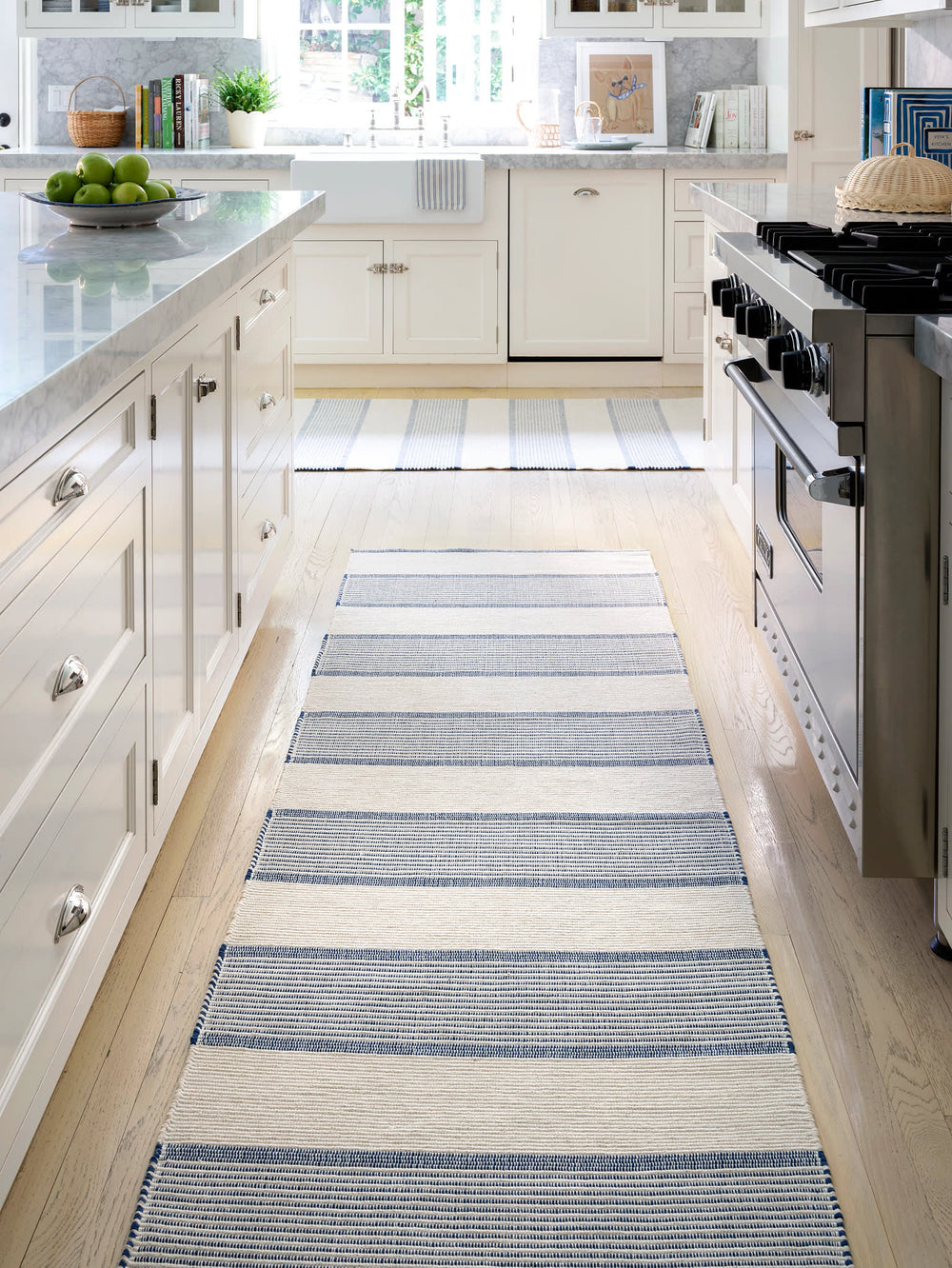 La Mirada Handwoven Cotton Rug | Navy
