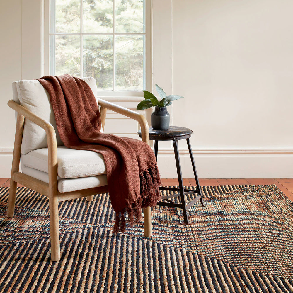 Kelan Handwoven Jute Rug | Black