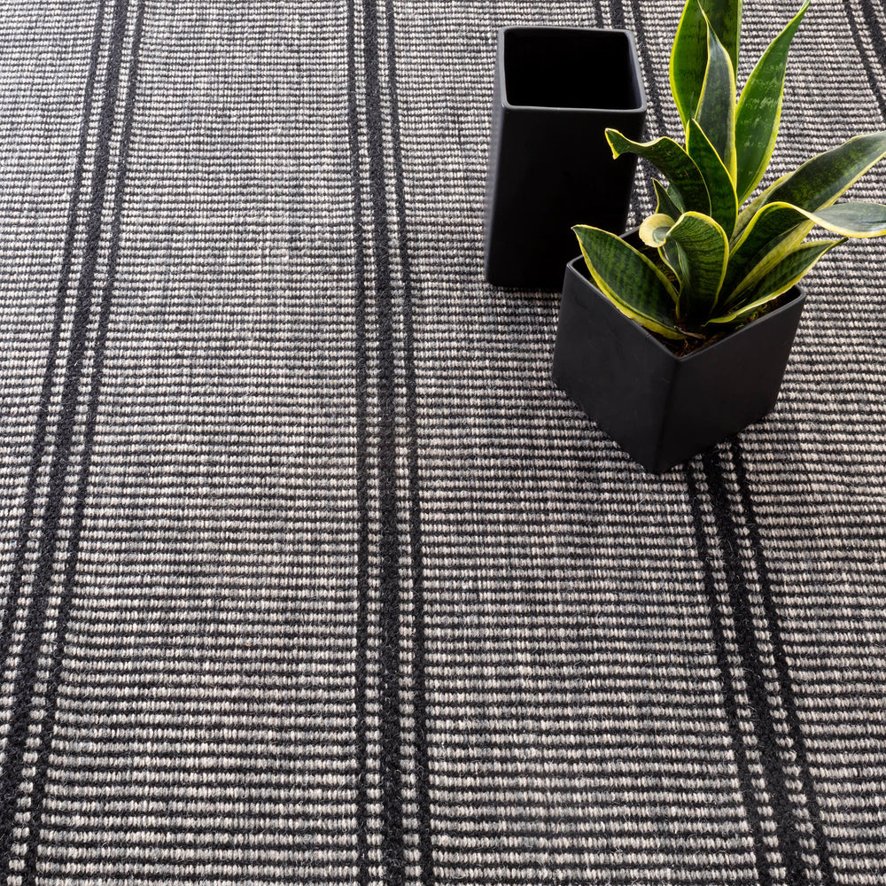 Malta Handwoven Wool Rug | Black