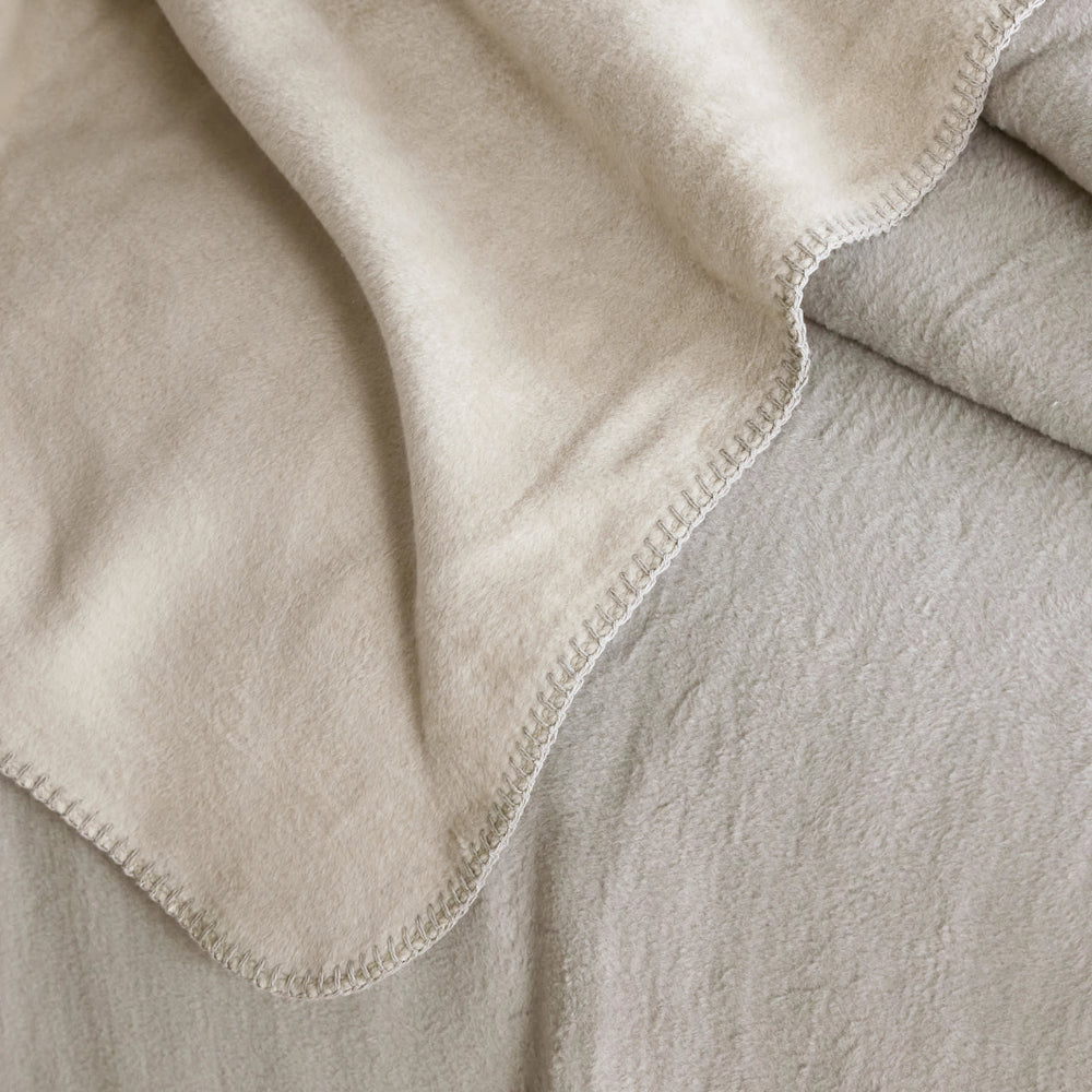 Faro Fleece Blanket | Grey