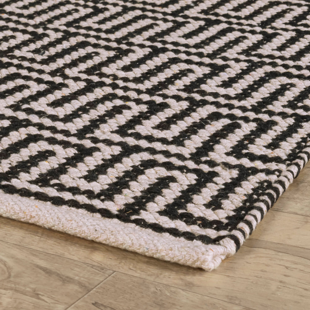 Zipper Handwoven Cotton Rug | Black/Ivory