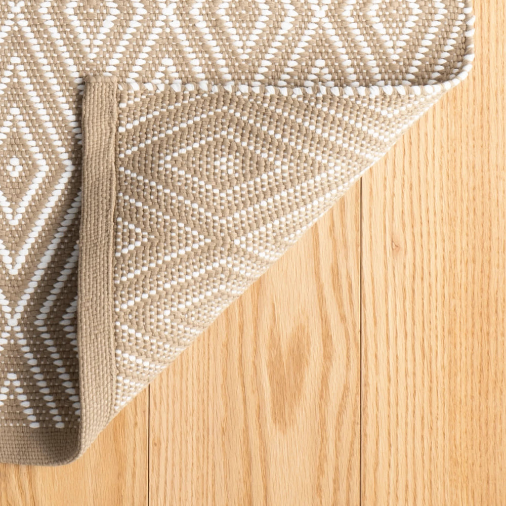 Diamond Handwoven Indoor/Outdoor Rug | Khaki/White