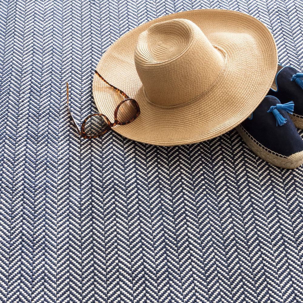 Herringbone Handwoven Indoor/Outdoor Custom Rug | Navy/Ivory