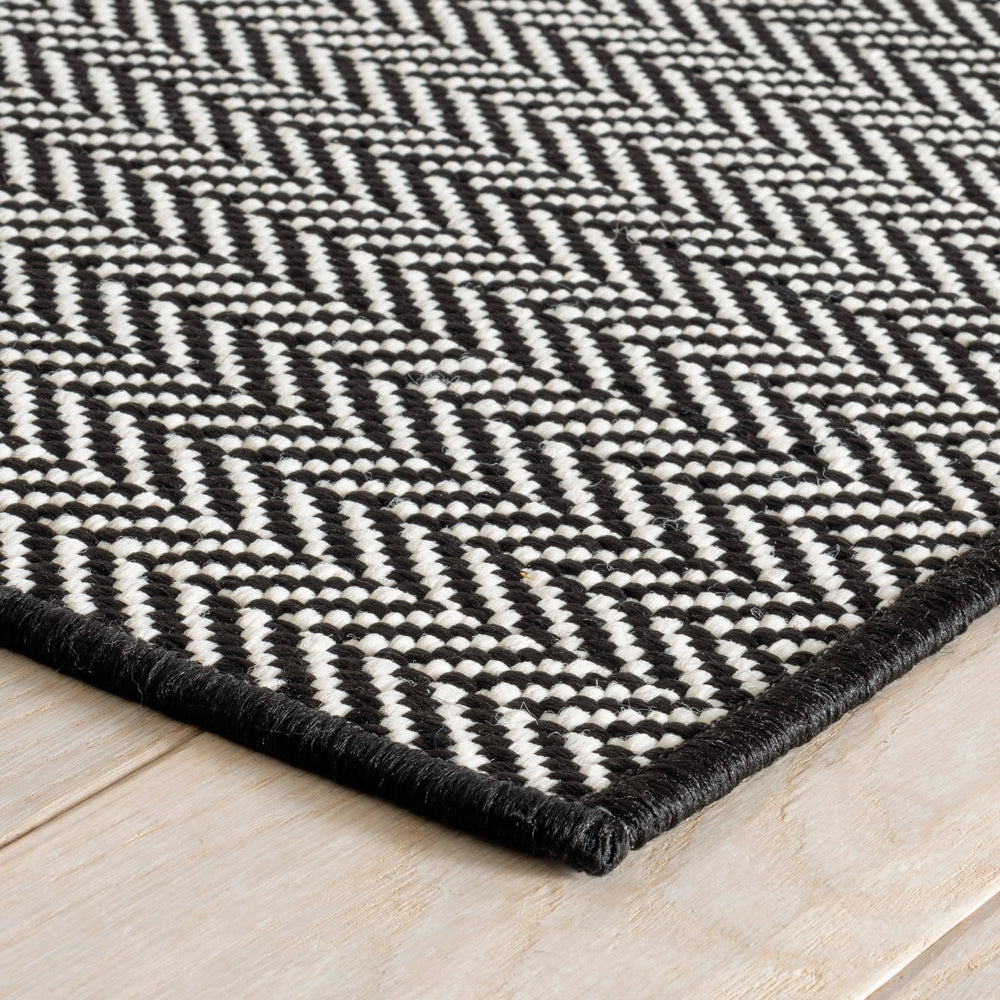 Herringbone Handwoven Indoor/Outdoor Custom Rug | Black/Ivory