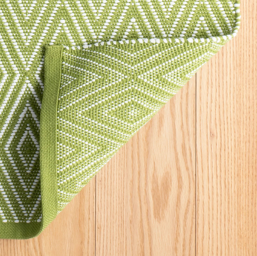 Diamond Handwoven Indoor/Outdoor Rug | Sprout/White