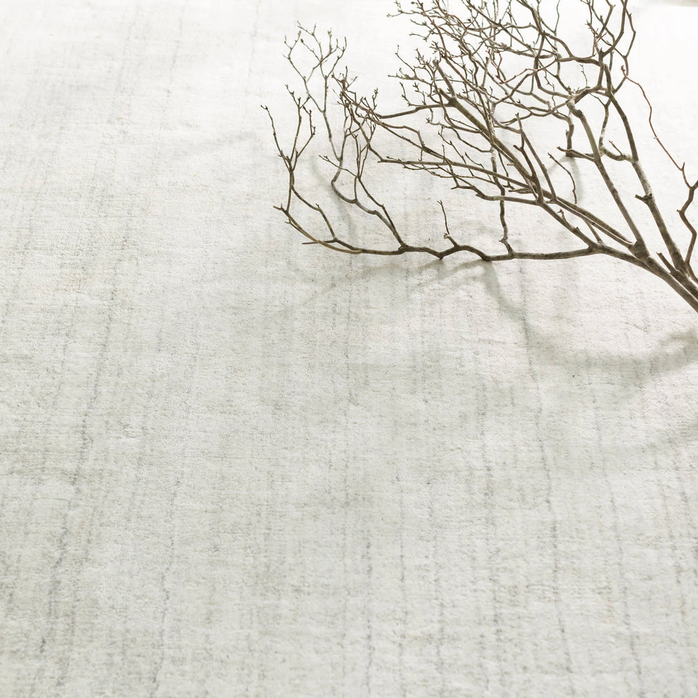Icelandia Hand Knotted Viscose Rug | White