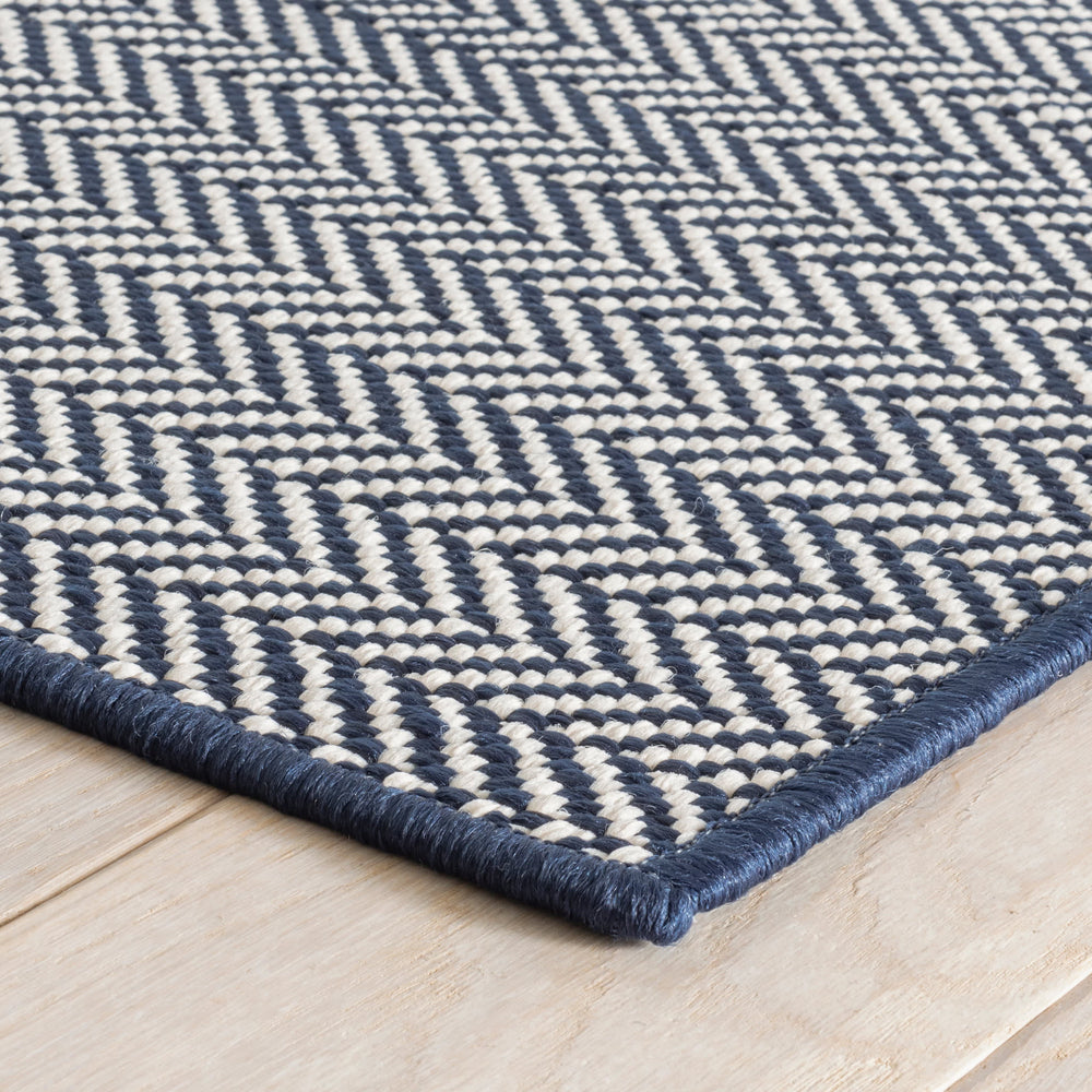 Herringbone Handwoven Indoor/Outdoor Custom Rug | Navy/Ivory