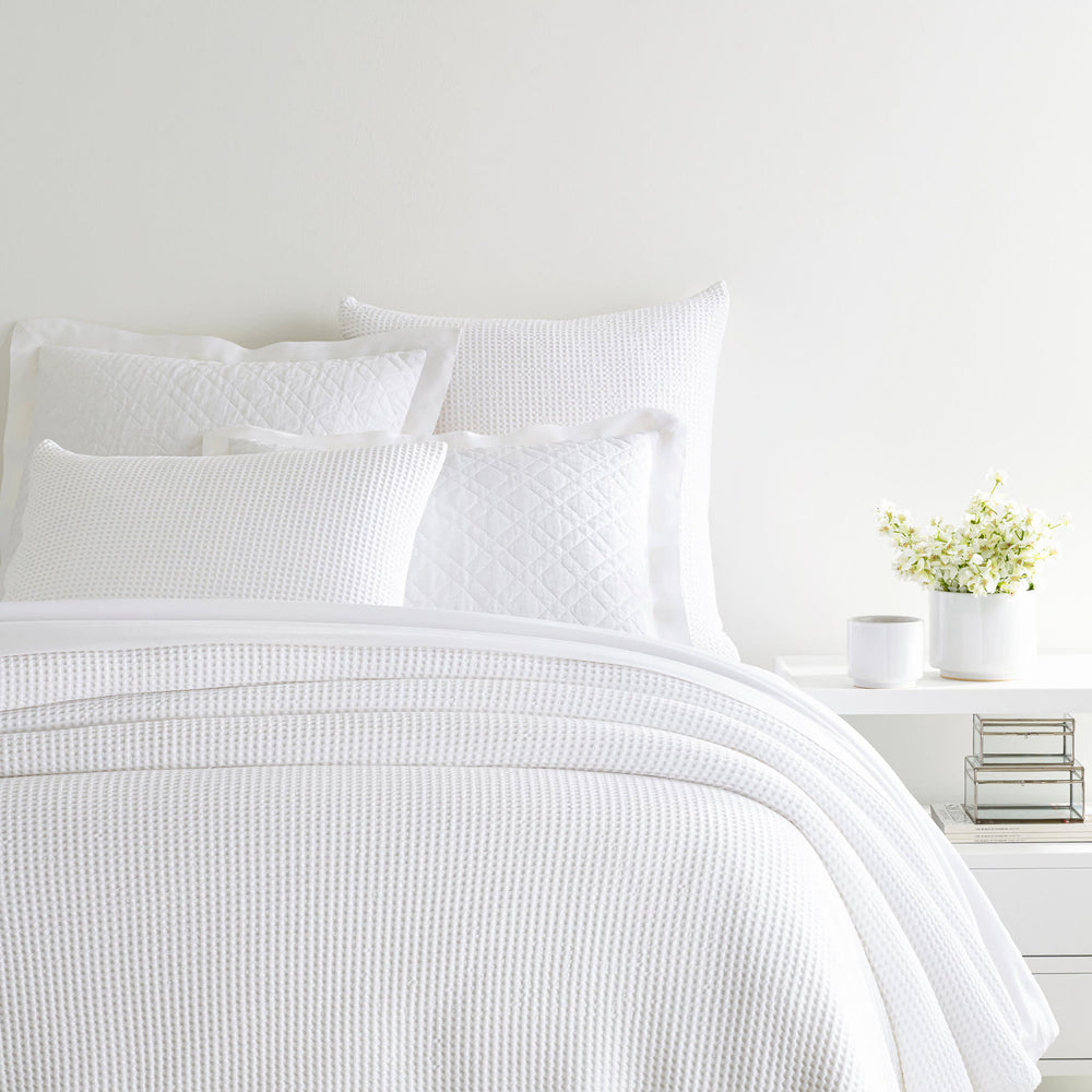 Bubble Matelasse Coverlet | White