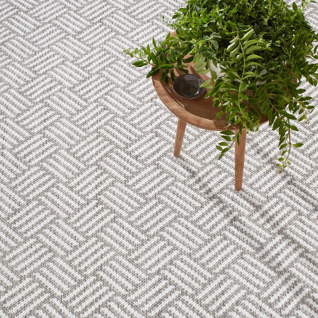 Crisscross Handwoven Indoor/Outdoor Rug | Platinum