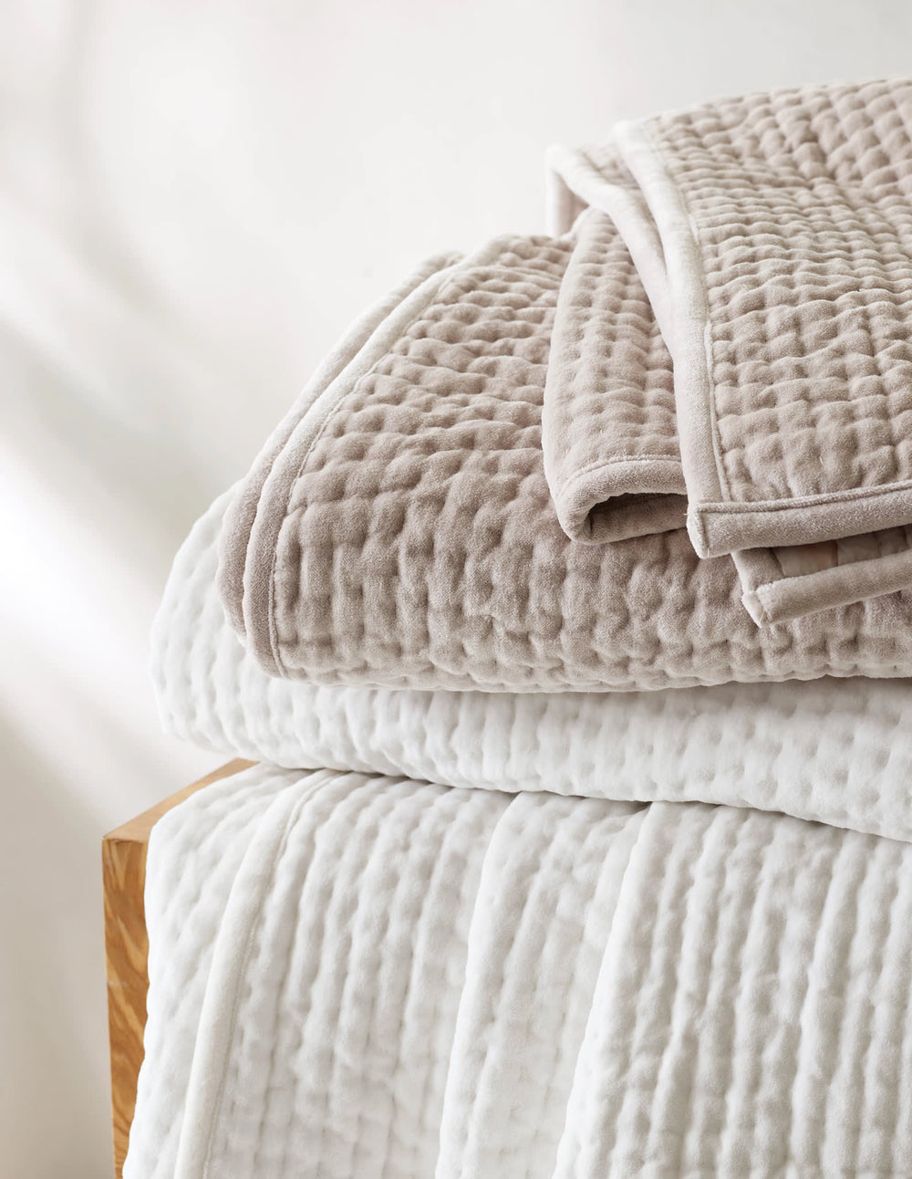 Viola Velvet Quilt | Grey